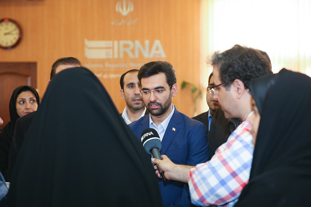 بازدید وزیر ارتباطات و فناوری اطلاعات از خبرگزاری ایرنا به مناسبت روز خبرنگار