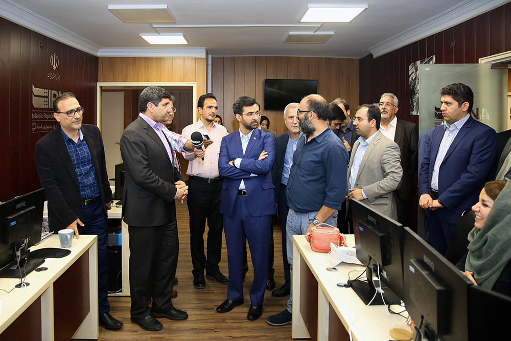 بازدید وزیر ارتباطات و فناوری اطلاعات از خبرگزاری ایرنا به مناسبت روز خبرنگار