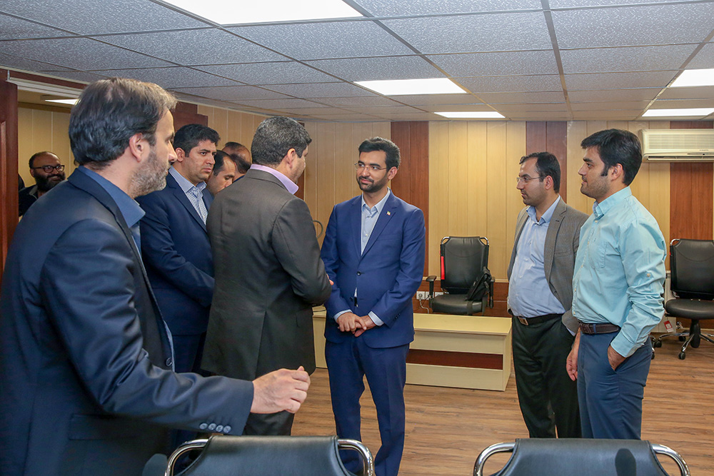بازدید وزیر ارتباطات و فناوری اطلاعات از خبرگزاری ایرنا به مناسبت روز خبرنگار