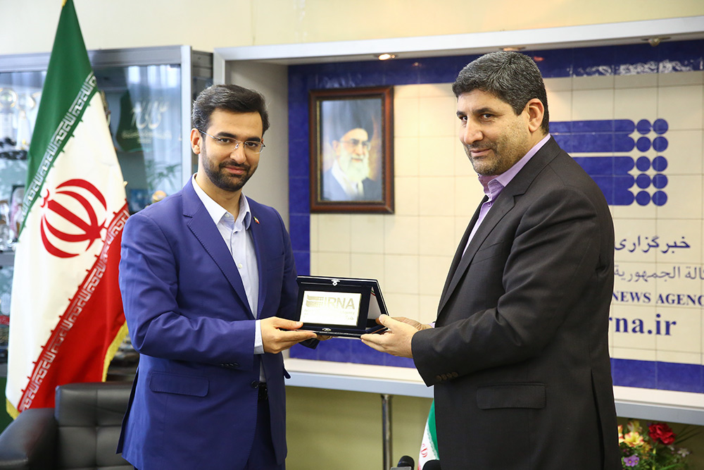 بازدید وزیر ارتباطات و فناوری اطلاعات از خبرگزاری ایرنا به مناسبت روز خبرنگار