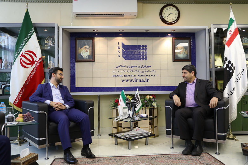 بازدید وزیر ارتباطات و فناوری اطلاعات از خبرگزاری ایرنا به مناسبت روز خبرنگار