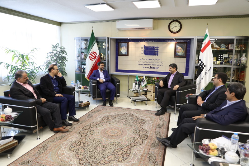 بازدید وزیر ارتباطات و فناوری اطلاعات از خبرگزاری ایرنا به مناسبت روز خبرنگار