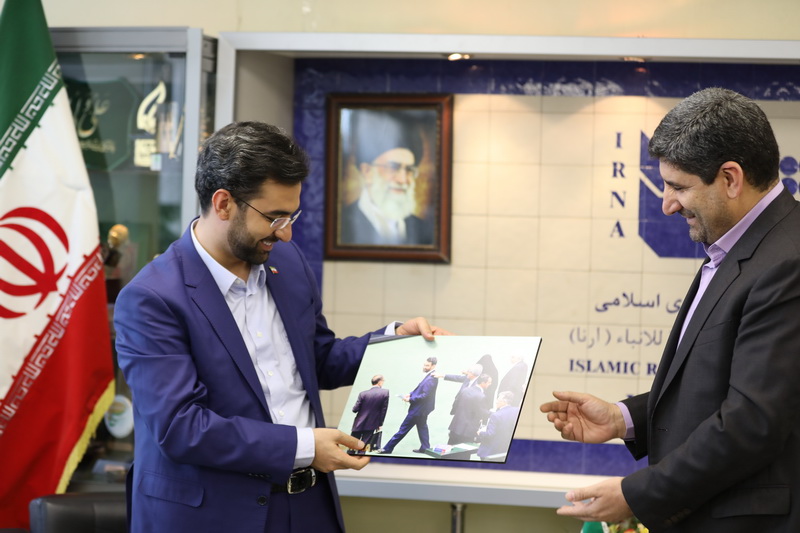 بازدید وزیر ارتباطات و فناوری اطلاعات از خبرگزاری ایرنا به مناسبت روز خبرنگار