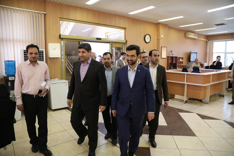 بازدید وزیر ارتباطات و فناوری اطلاعات از خبرگزاری ایرنا به مناسبت روز خبرنگار