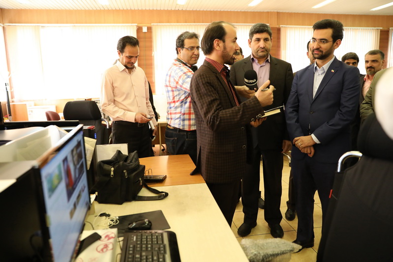 بازدید وزیر ارتباطات و فناوری اطلاعات از خبرگزاری ایرنا به مناسبت روز خبرنگار