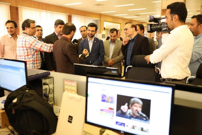 بازدید وزیر ارتباطات و فناوری اطلاعات از خبرگزاری ایرنا به مناسبت روز خبرنگار