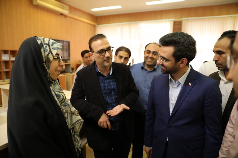بازدید وزیر ارتباطات و فناوری اطلاعات از خبرگزاری ایرنا به مناسبت روز خبرنگار