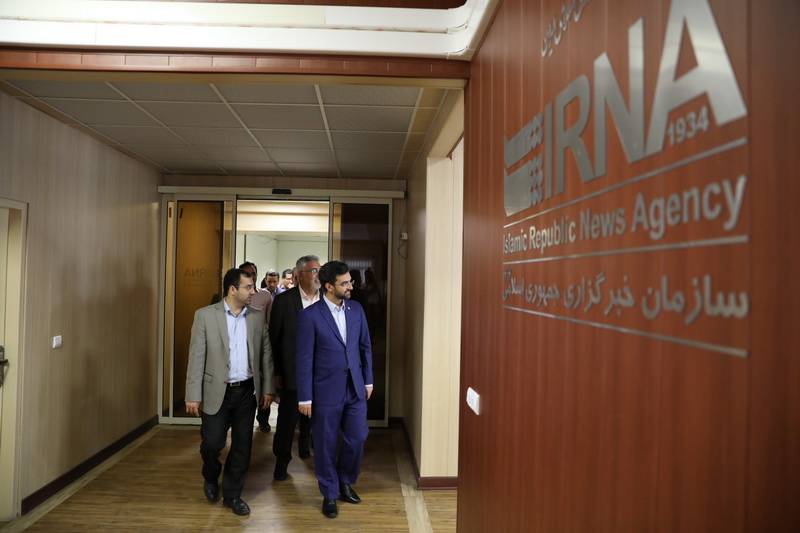 بازدید وزیر ارتباطات و فناوری اطلاعات از خبرگزاری ایرنا به مناسبت روز خبرنگار