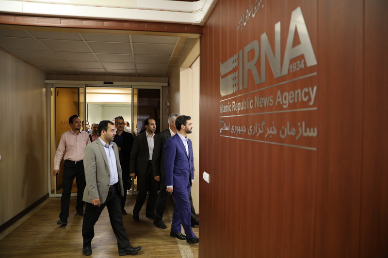 بازدید وزیر ارتباطات و فناوری اطلاعات از خبرگزاری ایرنا به مناسبت روز خبرنگار