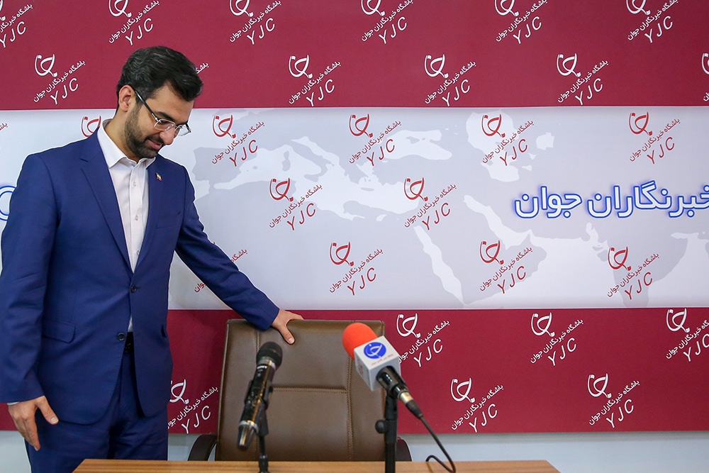بازدید وزیر ارتباطات و فناوری اطلاعات از باشگاه خبرنگاران جوان