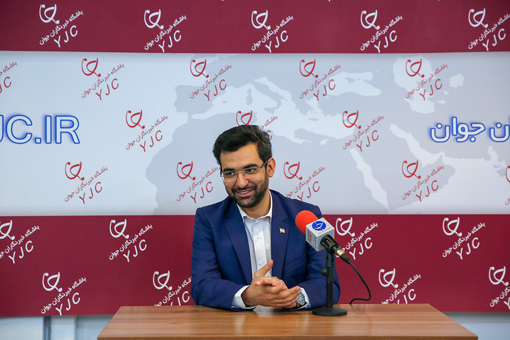 بازدید وزیر ارتباطات و فناوری اطلاعات از باشگاه خبرنگاران جوان