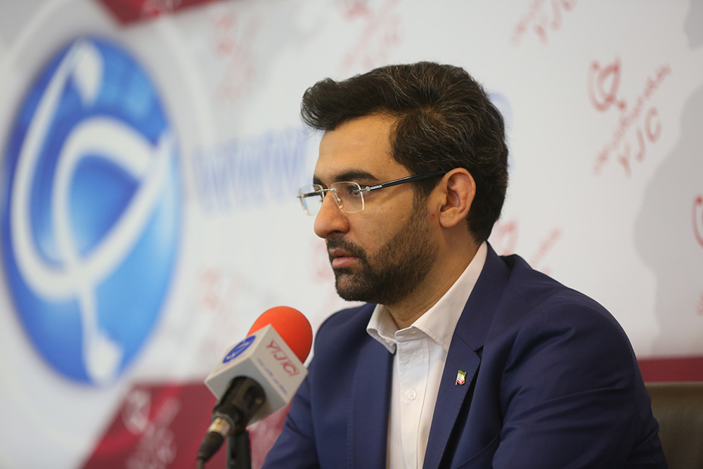 بازدید وزیر ارتباطات و فناوری اطلاعات از باشگاه خبرنگاران جوان