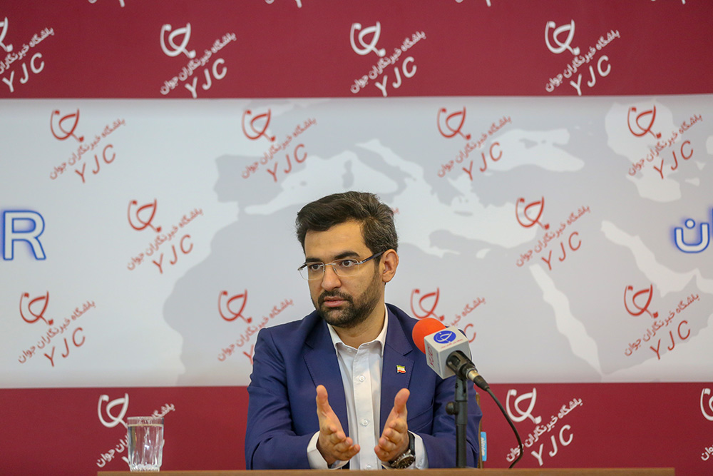 بازدید وزیر ارتباطات و فناوری اطلاعات از باشگاه خبرنگاران جوان