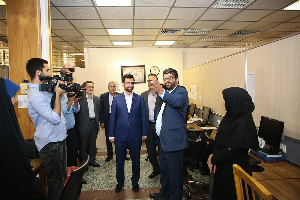 بازدید وزیر ارتباطات و فناوری اطلاعات از باشگاه خبرنگاران جوان