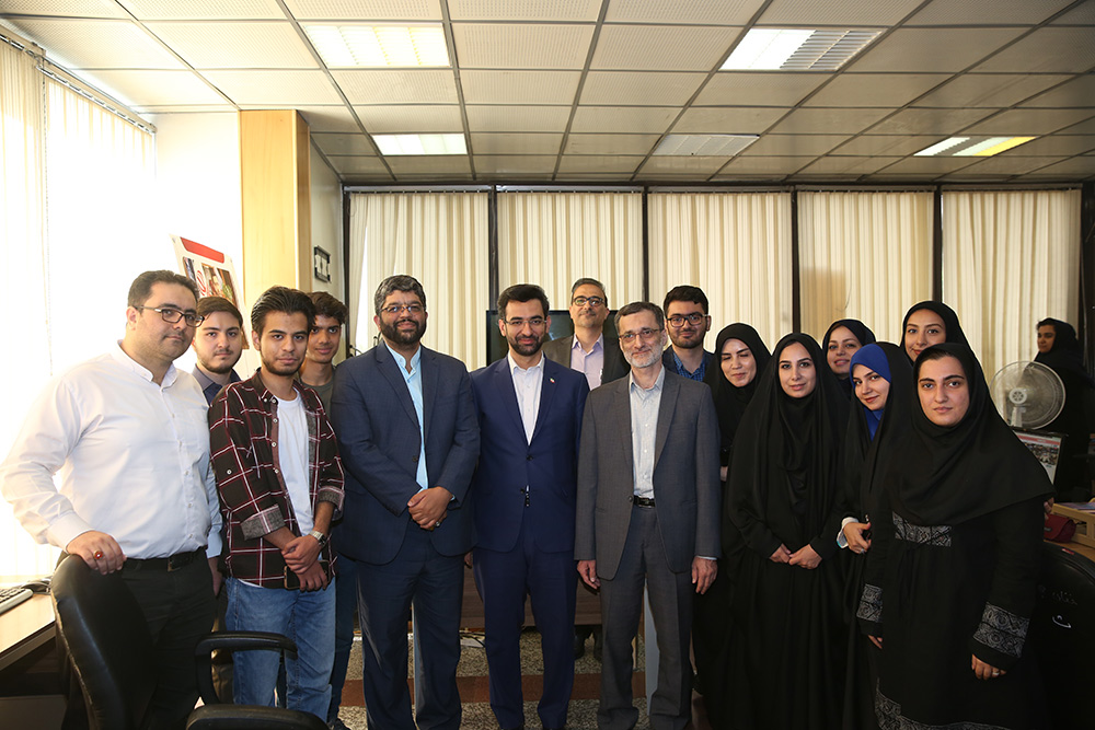 بازدید وزیر ارتباطات و فناوری اطلاعات از باشگاه خبرنگاران جوان