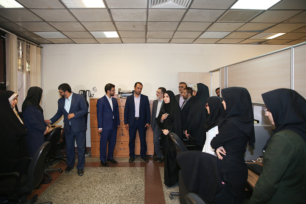 بازدید وزیر ارتباطات و فناوری اطلاعات از باشگاه خبرنگاران جوان