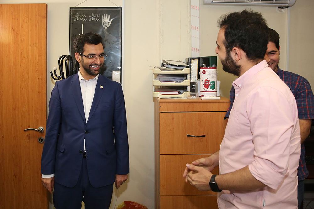 بازدید وزیر ارتباطات و فناوری اطلاعات از باشگاه خبرنگاران جوان