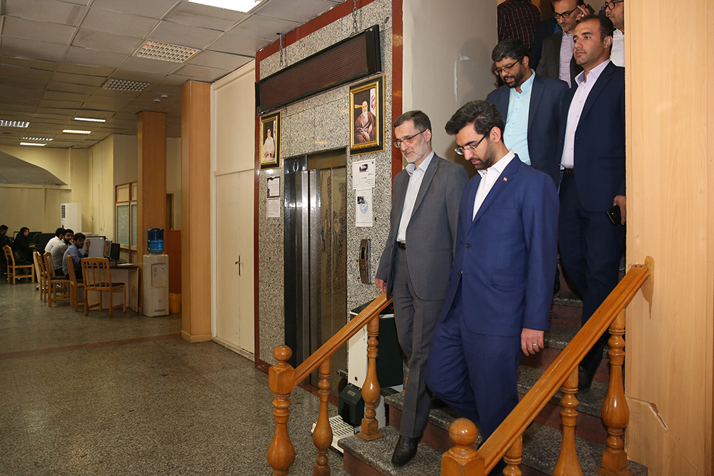 بازدید وزیر ارتباطات و فناوری اطلاعات از باشگاه خبرنگاران جوان