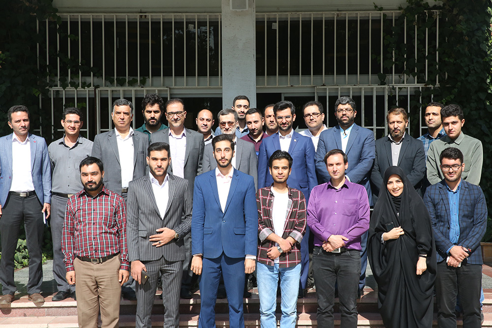 بازدید وزیر ارتباطات و فناوری اطلاعات از باشگاه خبرنگاران جوان