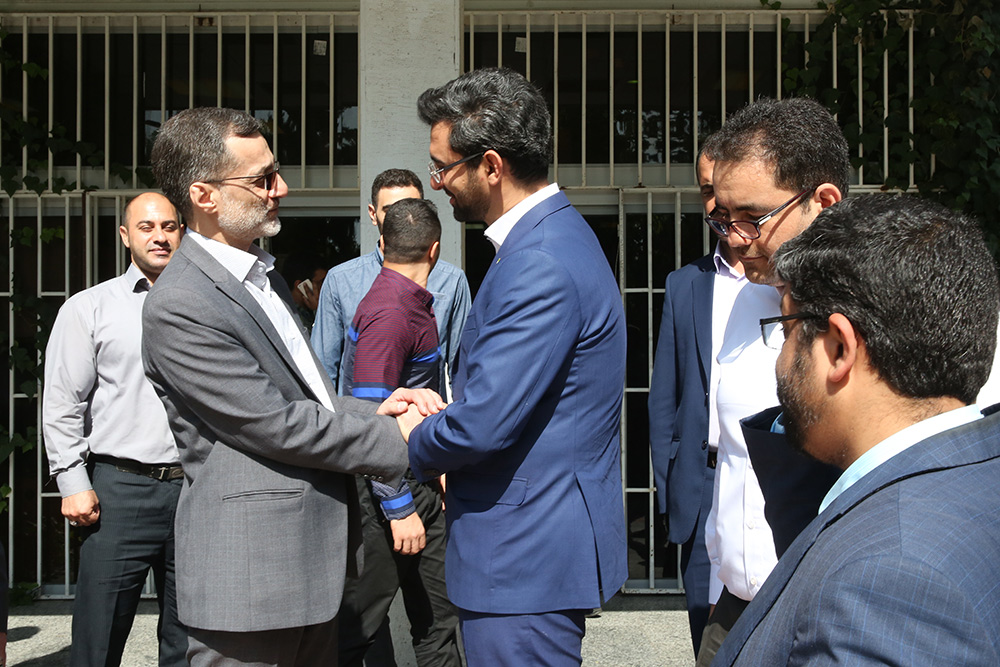 بازدید وزیر ارتباطات و فناوری اطلاعات از باشگاه خبرنگاران جوان
