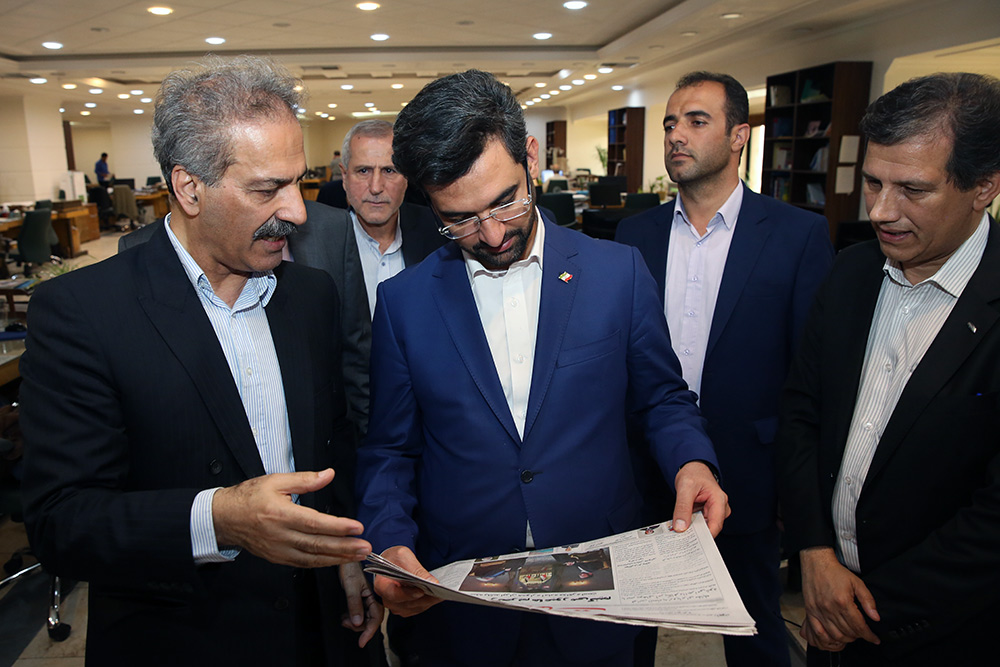 بازدید وزیر ارتباطات و فناوری اطلاعات از روزنامه اطلاعات