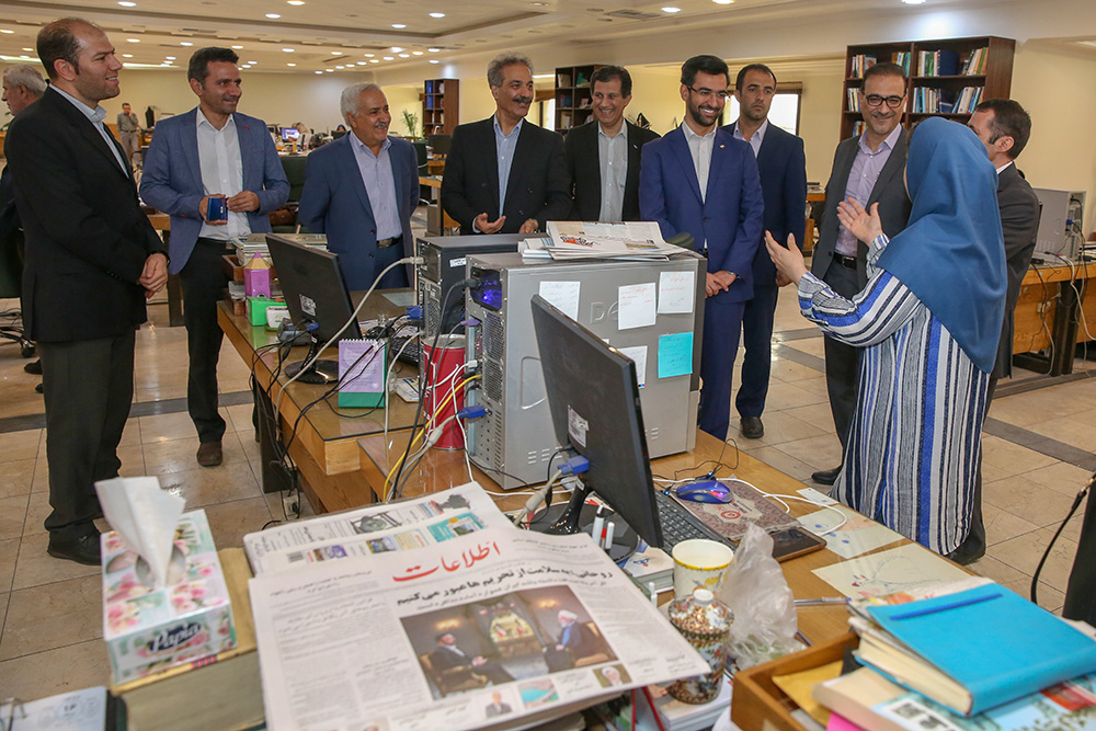 بازدید وزیر ارتباطات و فناوری اطلاعات از روزنامه اطلاعات