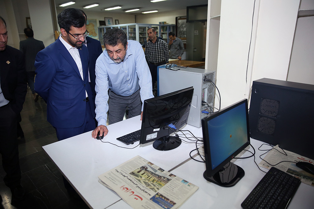 بازدید وزیر ارتباطات و فناوری اطلاعات از روزنامه اطلاعات