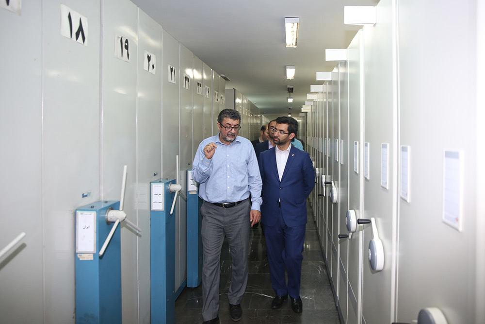 بازدید وزیر ارتباطات و فناوری اطلاعات از روزنامه اطلاعات