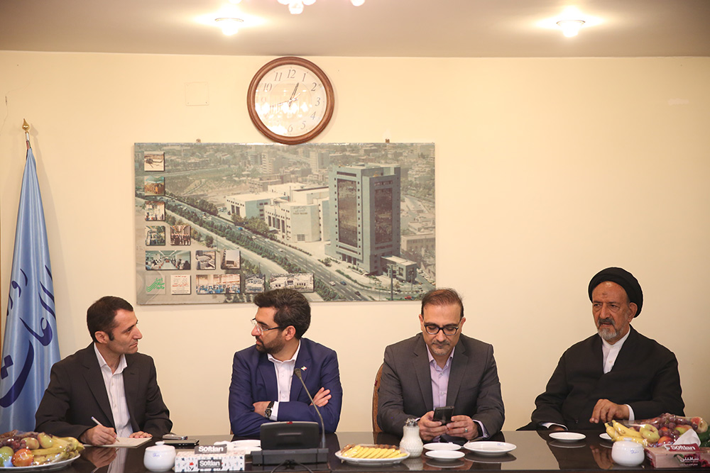 بازدید وزیر ارتباطات و فناوری اطلاعات از روزنامه اطلاعات