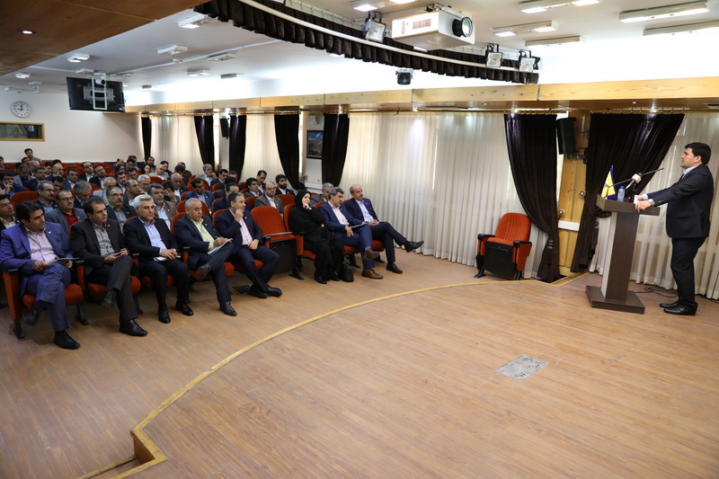 وزیر ارتباطات و فناوری اطلاعات در جمع مدیران شرکت ملی پست