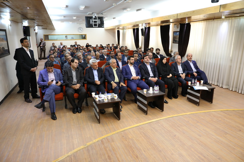 وزیر ارتباطات و فناوری اطلاعات در جمع مدیران شرکت ملی پست