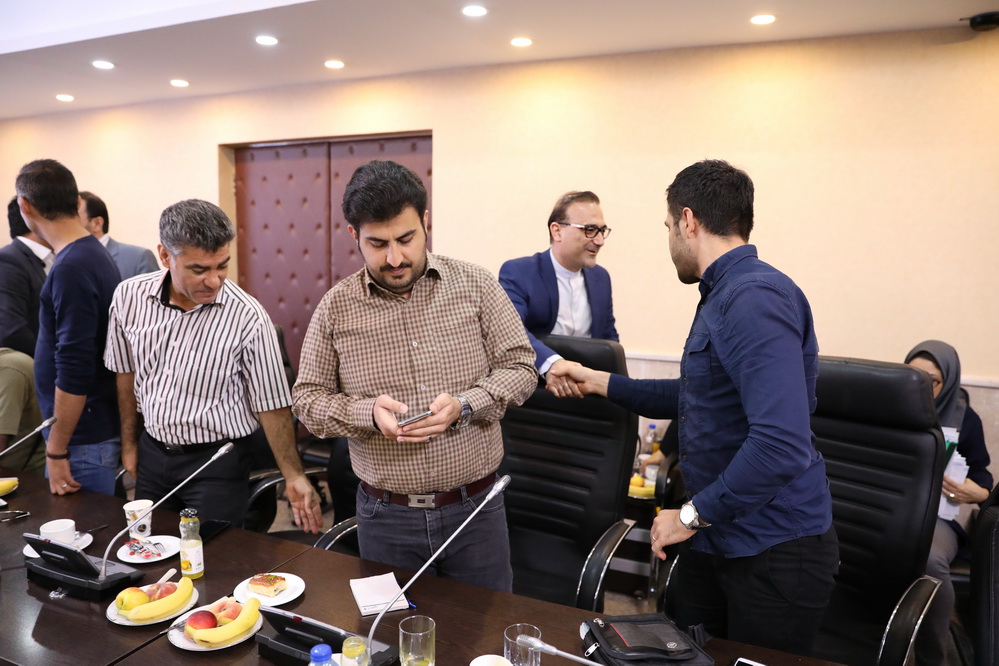 نشست هم اندیشی اصحاب رسانه و رئیس مرکز روابط عمومی وزارت ارتباطات