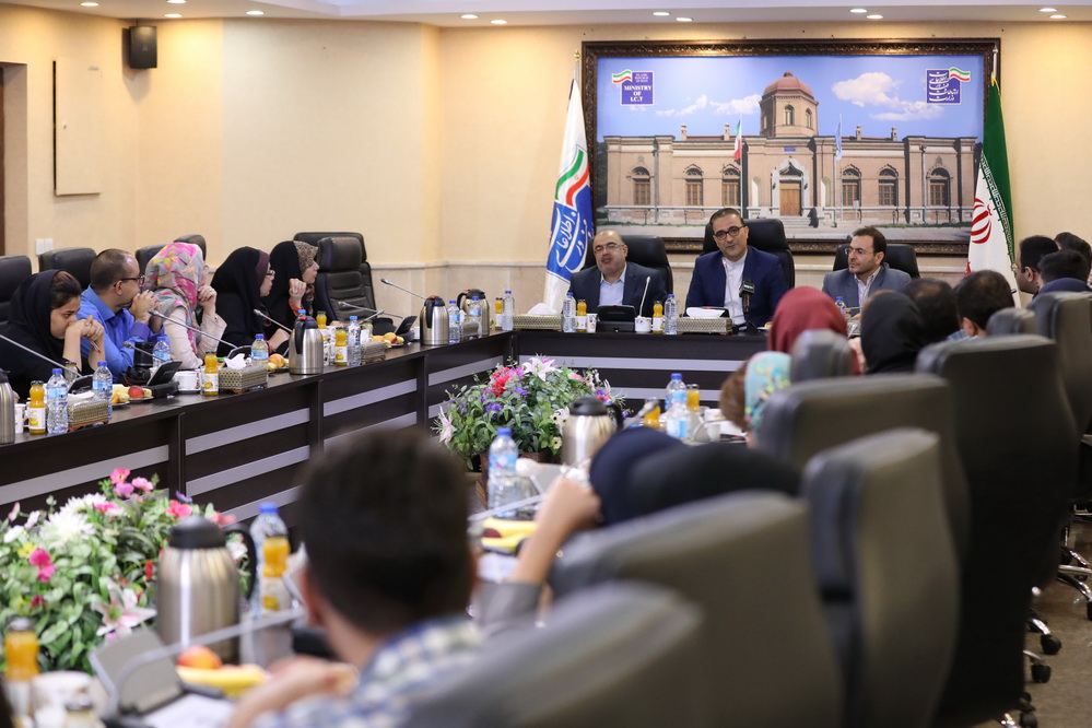 نشست هم اندیشی اصحاب رسانه و رئیس مرکز روابط عمومی وزارت ارتباطات