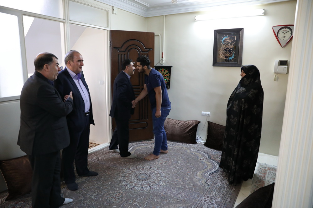 تجلیل از خانواده جانباز شیمیایی مجید گودرزی