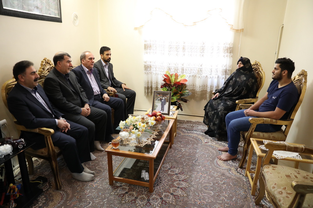 تجلیل از خانواده جانباز شیمیایی مجید گودرزی