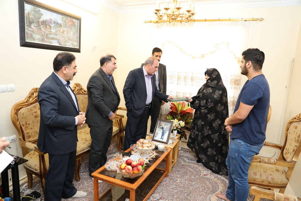 تجلیل از خانواده جانباز شیمیایی مجید گودرزی