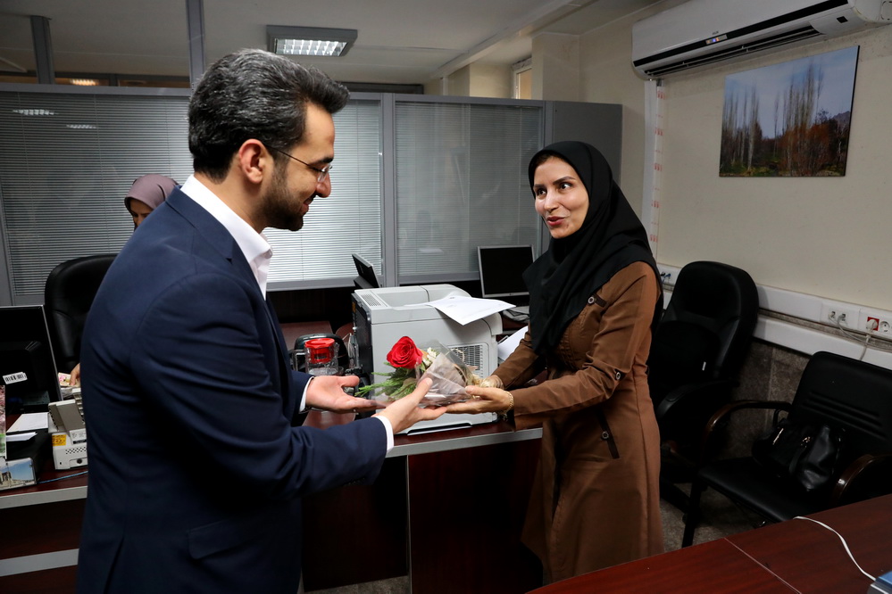 دیدار وزیر باکارکنان وزارت ارتباطات به مناسبت روز کارمند