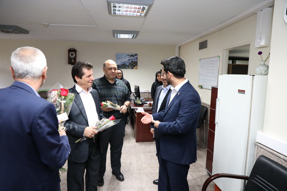 دیدار وزیر باکارکنان وزارت ارتباطات به مناسبت روز کارمند