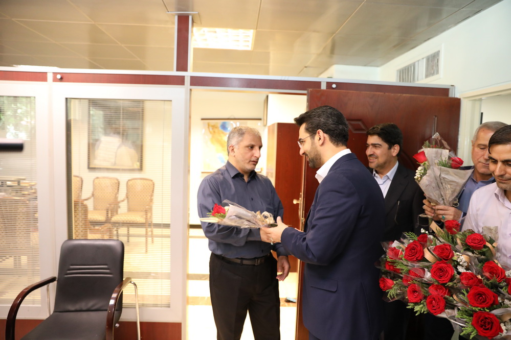 دیدار وزیر باکارکنان وزارت ارتباطات به مناسبت روز کارمند