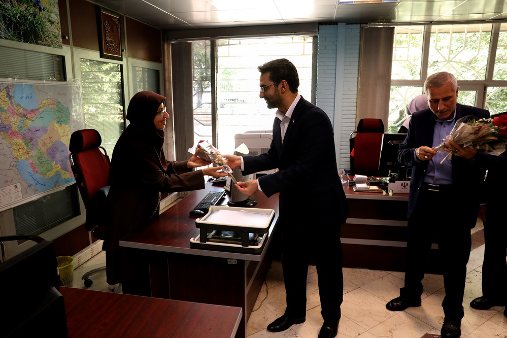 دیدار وزیر باکارکنان وزارت ارتباطات به مناسبت روز کارمند