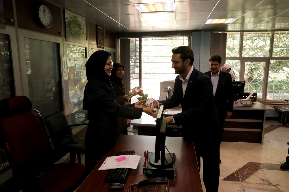 دیدار وزیر باکارکنان وزارت ارتباطات به مناسبت روز کارمند