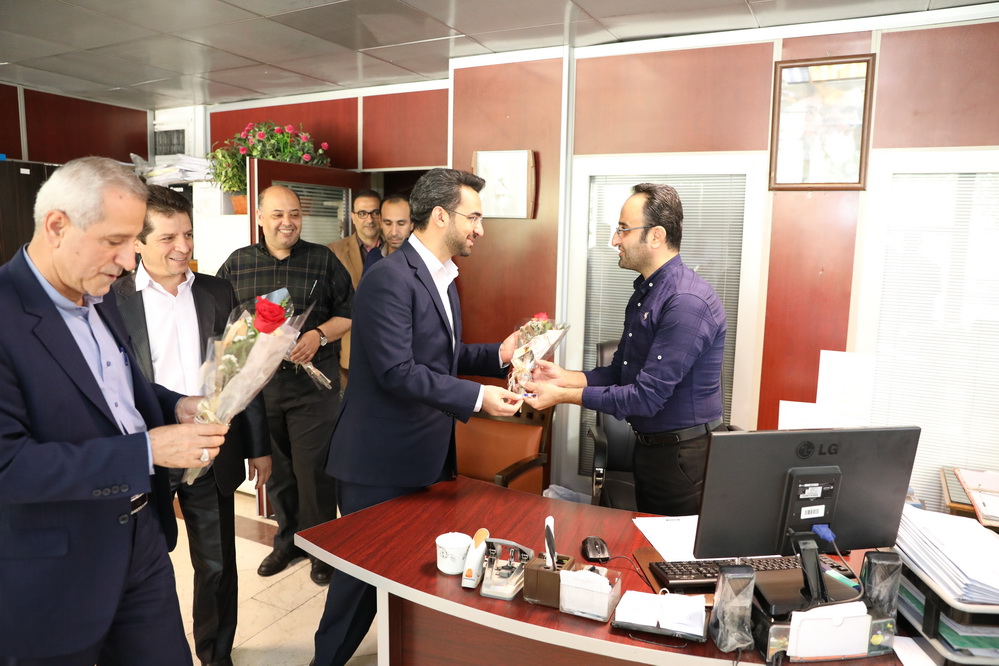 دیدار وزیر باکارکنان وزارت ارتباطات به مناسبت روز کارمند