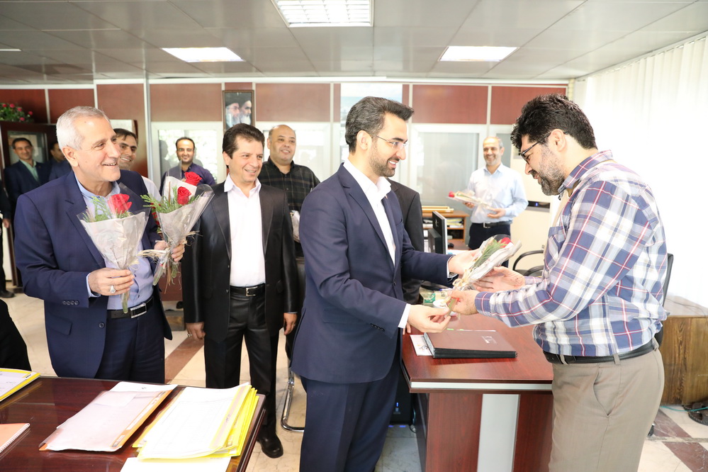 دیدار وزیر باکارکنان وزارت ارتباطات به مناسبت روز کارمند