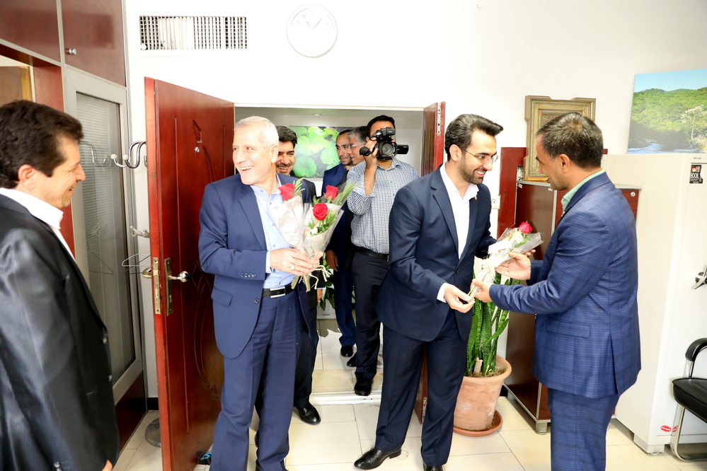 دیدار وزیر باکارکنان وزارت ارتباطات به مناسبت روز کارمند