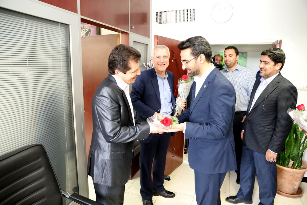 دیدار وزیر باکارکنان وزارت ارتباطات به مناسبت روز کارمند