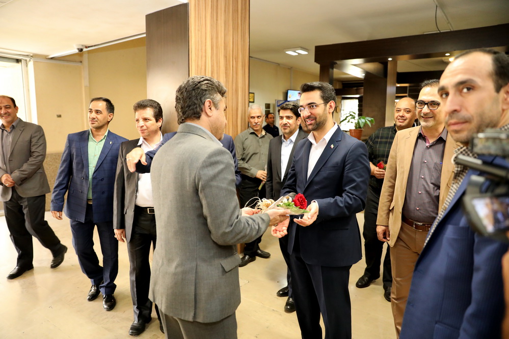 دیدار وزیر باکارکنان وزارت ارتباطات به مناسبت روز کارمند