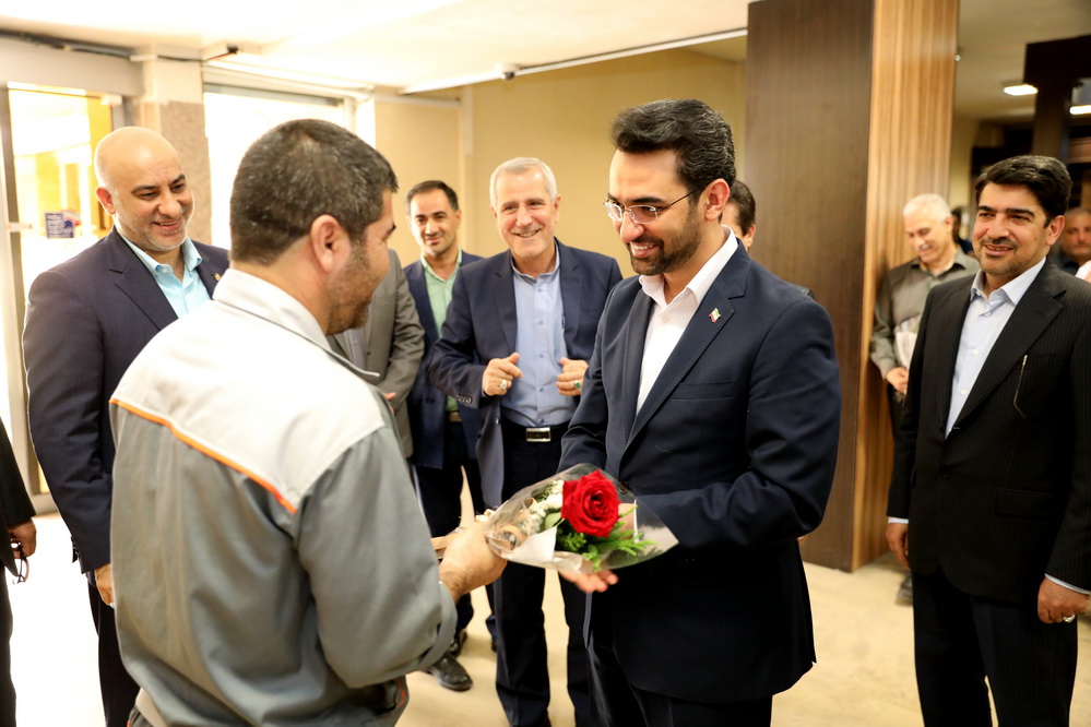 دیدار وزیر باکارکنان وزارت ارتباطات به مناسبت روز کارمند