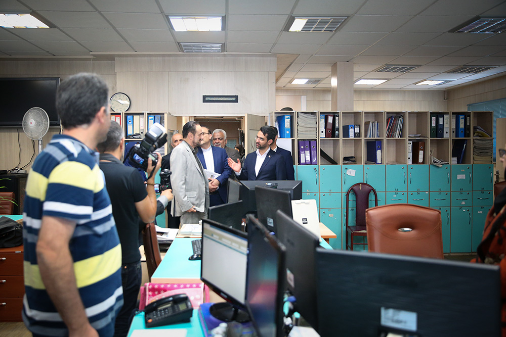 بازدید وزیر ارتباطات و فناوری اطلاعات از روزنامه ایران