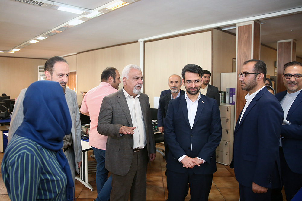 بازدید وزیر ارتباطات و فناوری اطلاعات از روزنامه ایران