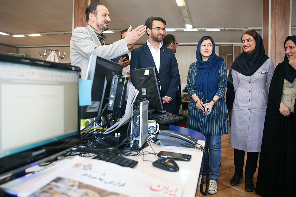 بازدید وزیر ارتباطات و فناوری اطلاعات از روزنامه ایران